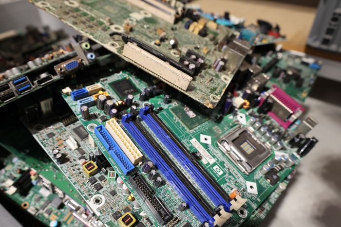 Stacked circuit boards for recycling
